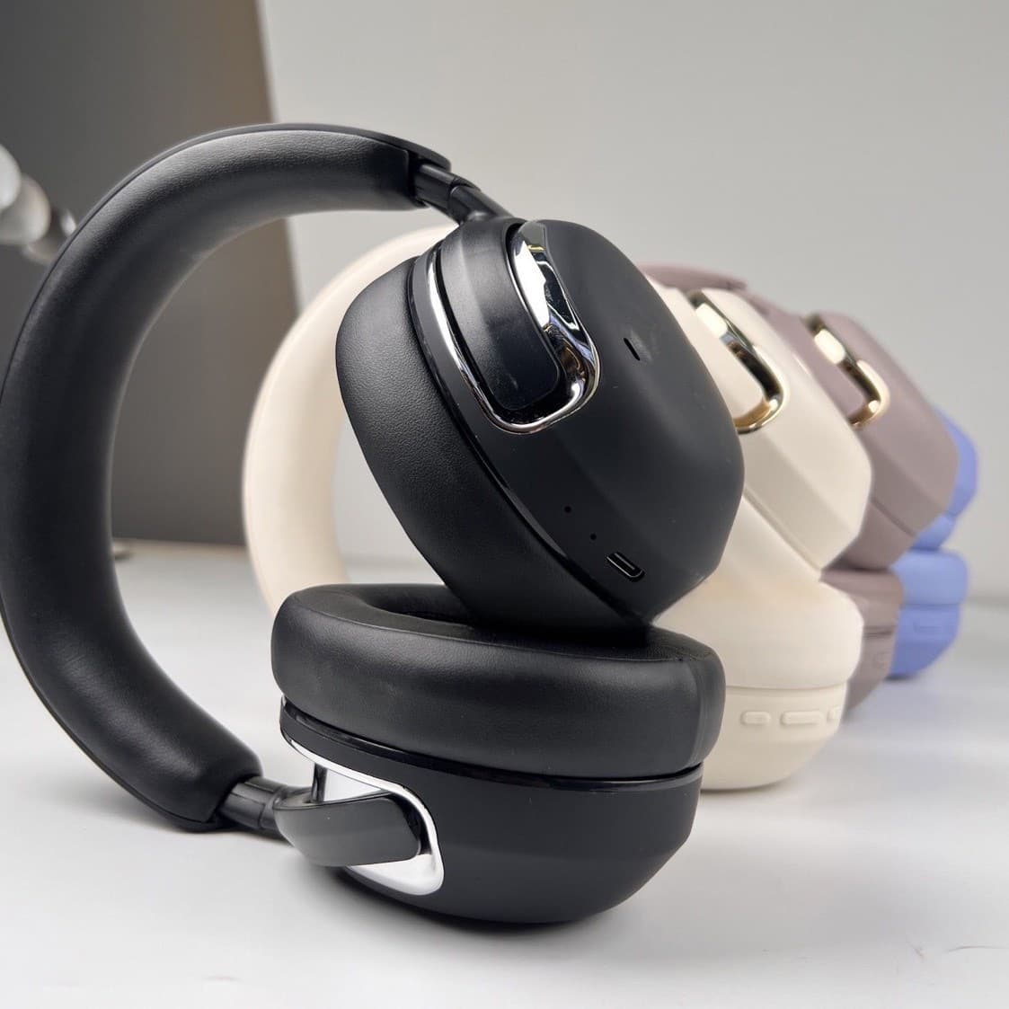 Cuffie Wireless Over-Ear con Cancellazione Attiva del Rumore e Microfono